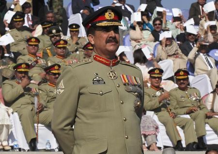 © Reuters. تعيين حليف لقائد الجيش الباكستاني رئيسا لجهاز الأمن القومي