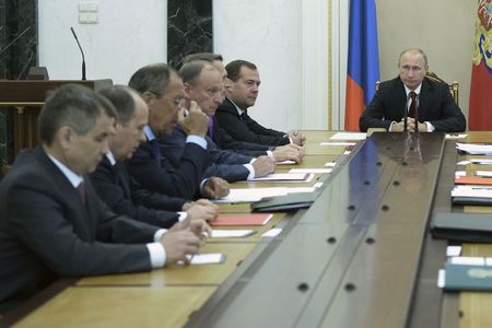 © Reuters. Russian President Vladimir Putin chairs a meeting of the Security Council at the Kremlin in Moscow