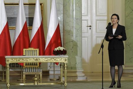 © Reuters. كوباتش تؤدي اليمين رئيسة جديدة لحكومة بولندا
