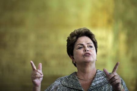 © Reuters. Presidente Dilma Rousseff, candidata à reeleição pelo PT, durante coletiva de imprensa no Palácio da Alvorada, em Brasília