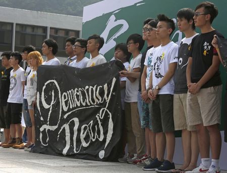 © Reuters. طلبة هونج كونج يقاطعون الدراسة للمطالبة بمزيد من الديمقراطية