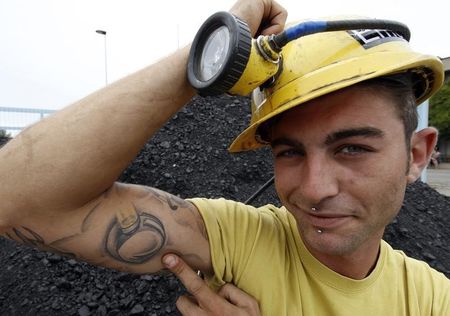 © Reuters. Un giovane minatore sardo a Carbonia