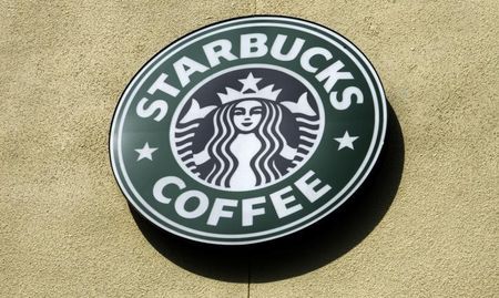 © Reuters. The logo of a Starbucks Coffee store is pictured in Boca Raton, Florida