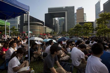 © Reuters. Students attend a rally on the second day of a week-long boycott of classes to demand for greater democracy in Hong Kong