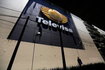 © Reuters. Telefónica considera una alianza con Televisa en México, según fuente