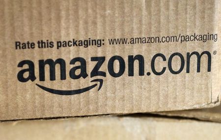 © Reuters. A just-delivered Amazon box is seen on a counter in Golden, Colorado