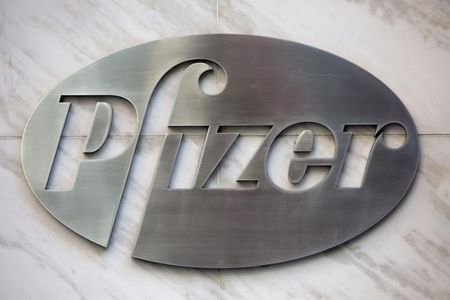 © Reuters. The Pfizer logo is seen at their world headquarters in New York