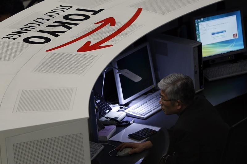 &copy; Reuters An employee of the Tokyo Stock Exchange (TSE) looks at a monitor at the bourse at the TSE in Tokyo