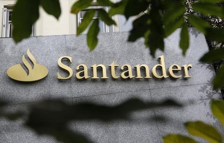 © Reuters. The logo of Spanish bank Santander is seen outside a building in Madrid