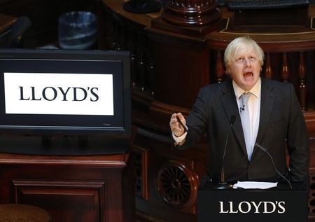 © Reuters. London Mayor Boris Johnson addresses employees at Lloyd's of London insurance market in the City of London