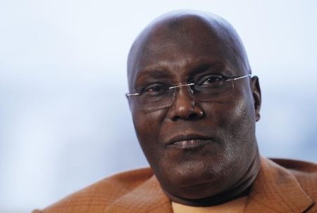 © Reuters. Nigeria's former vice-president and presidential candidate in the upcoming elections Atiku Abu Bakar speaks during an interview at a hotel in London