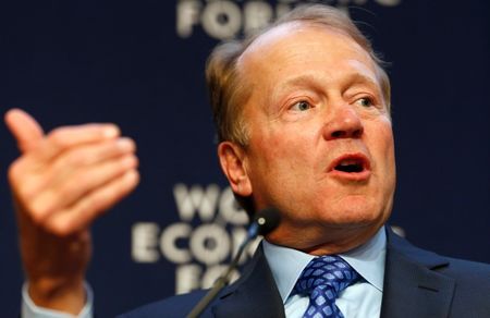 © Reuters. Chambers, Chairman and CEO of Cisco speaks during session at World Economic Forum in Davos