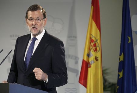 © Reuters. Spanish PM Rajoy delivers a speech during an event at Moncloa Palace in Madri