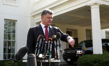© Reuters. Presidente da Ucrânia, Petro Poroshenko, durante entrevista após encontro com presidente dos EUA, Barack Obama, na Casa Branca