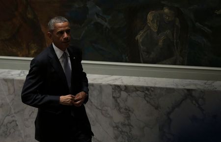 © Reuters. U.S. President Obama departs after chairing U.N. Security Council meeting at the 69th United Nations General Assembly in New York