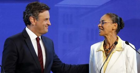 © Reuters. Candidatos à Presidência Aécio Neves (PSDB) e Marina Silva (PSB) em debate na TV