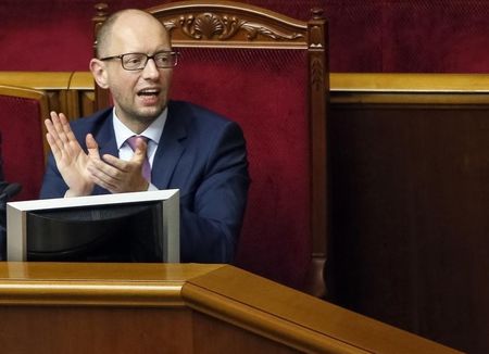 © Reuters. Ukraine's Prime Minister Yatseniuk reacts during a session of the parliament in Kiev