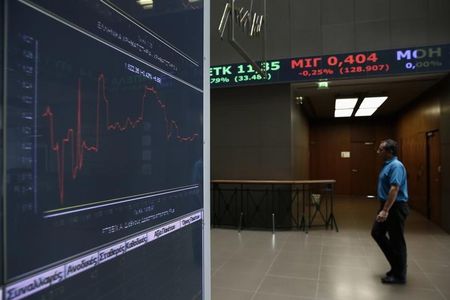 © Reuters. A man walks in the reception hall of the Athens Stock Exchange in Athens