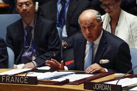 © Reuters. فابيوس: فرنسا قد تغير سياستها بشأن التدخل في سوريا