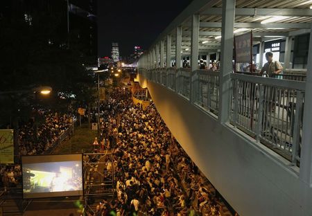 © Reuters. More than a thousand protesters take part in a rally outside the Legislative Council in Hong Kong