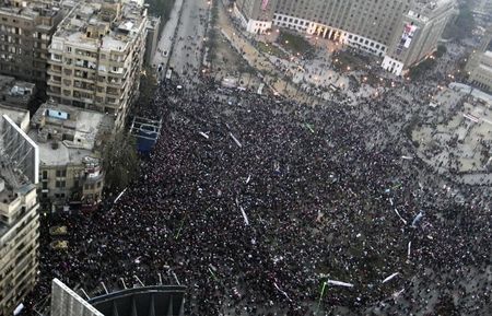 © Reuters. مصر.. من بهجة انتصار انتفاضة التحرير إلى سياسات مبارك