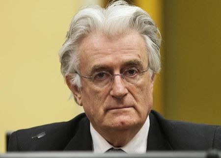 © Reuters. Fiscales de La Haya piden cadena perpetua para líder serbobosnio Karadzic