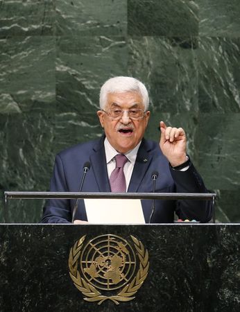 © Reuters. الرئيس الفلسطيني يدعو "لجدول زمني صارم" لانهاء الاحتلال