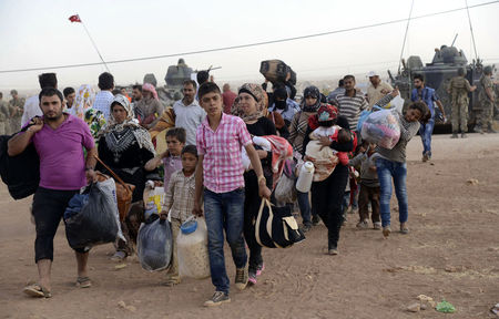 © Reuters. الصليب الأحمر يدعو كل الأطراف بالعراق وسوريا إلى تجنب الإضرار بالمدنيين
