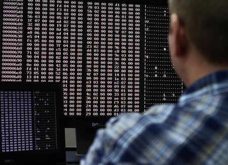 © Reuters. An analyst looks at code in the malware lab of a cyber security defense lab at the Idaho National Laboratory