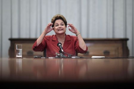 © Reuters. Presidente Dilma Rousseff dá entrevista coletiva em Brasília