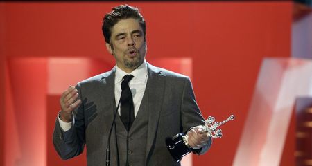 © Reuters. Benicio del Toro recibe el Premio Donostia y se lo dedica a Puerto Rico