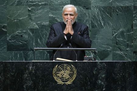 © Reuters. رئيس وزراء الهند ينتقد باكستان ضمنيا ويروج لليوجا أمام الأمم المتحدة