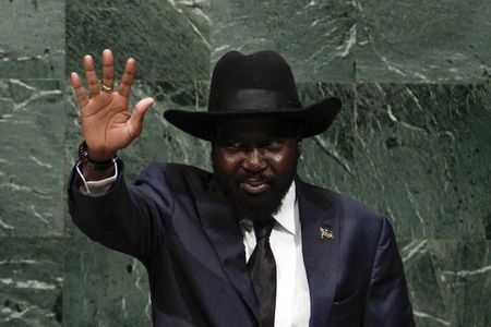 © Reuters. South Sudan's President Salva Kiir gestures before addressing the 69th United Nations General Assembly at the U.N. headquarters in New York