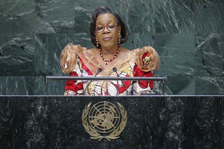 © Reuters. Central African Republic's interim President Samba-Panza addresses the 69th United Nations General Assembly at the U.N. headquarters in New York