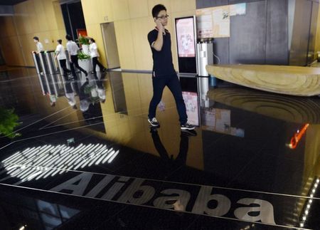 © Reuters. Man walks past a logo of Alibaba Group on the floor, at the company's headquarters on the outskirts of Hangzhou