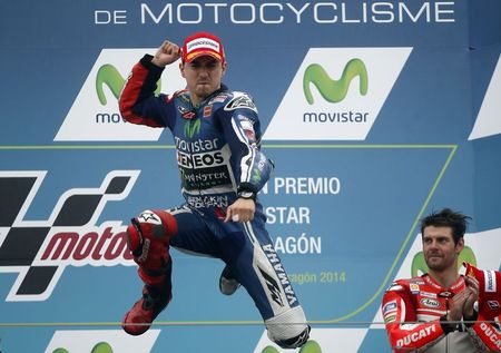 © Reuters. Lorenzo gana un Gran Premio de Aragón disputado bajo la lluvia