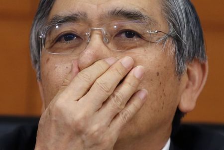 © Reuters. El Banco de Japón dice que la política monetaria laxa afecta la estabilidad