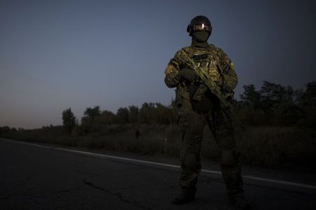 © Reuters. SEPT SOLDATS UKRAINIENS TUÉS PAR DES INSURGÉS