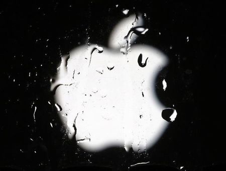© Reuters. Il logo di Apple 
