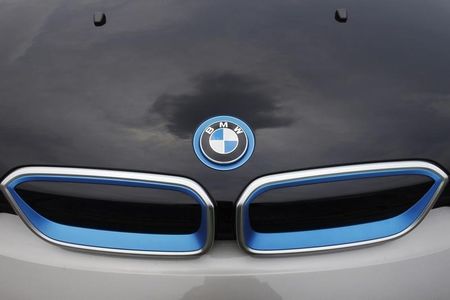 © Reuters. A BMW logo is seen on a car bonnet in Mexico City