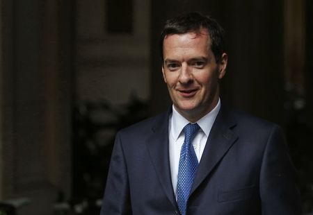 © Reuters. Britain's Chancellor of the Exchequer George Osborne arrives for a meeting at Number 10 Downing Street in London