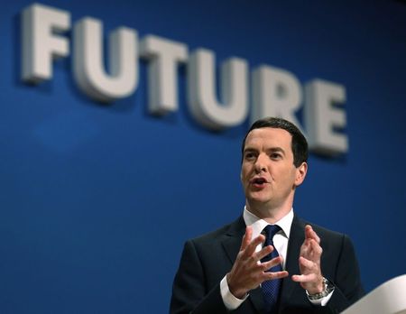 © Reuters. وزير مالية بريطانيا يتعهد بتجميد إعانات اجتماعية لمدة عامين