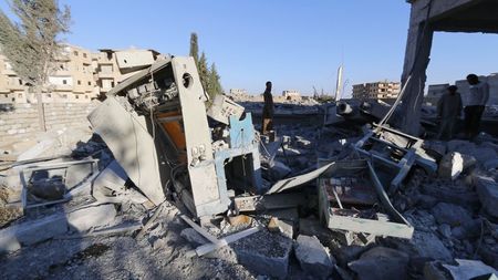 © Reuters. امريكا والاكراد يضربون تنظيم الدولة الإسلامية في سوريا