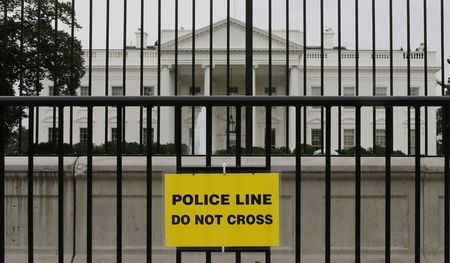 © Reuters. The White House is seen through layers of fencing, including the new temporary one which appeared yesterday, creating a wider buffer