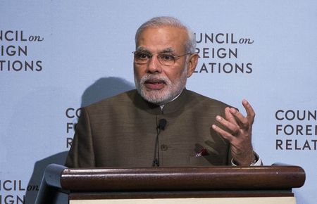 © Reuters. اوباما ومودي يتعهدان بتعزيز الروابط الاستراتيجية بين أمريكا والهند