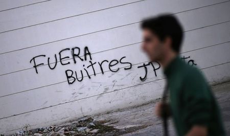 © Reuters. Un tribunal de EEUU declara a Argentina en desacato por la deuda en default