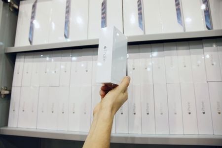 © Reuters. El regulador aprueba la venta en China del iPhone 6 de Apple