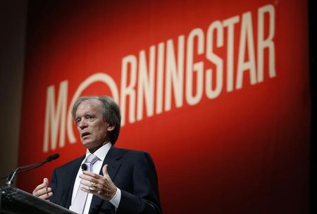 © Reuters. Bill Gross, co-founder and co-chief investment officer of Pacific Investment Management Company (PIMCO), speaks at the Morningstar Investment Conference in Chicago