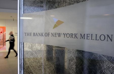 © Reuters. A woman walks past a logo at the office of the Bank of New York Mellon in Brussels