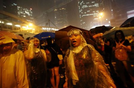 © Reuters. Manifestantes nas ruas de Hong Kong